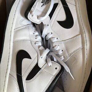 Nike Men's Black and White High-Top Sneakers